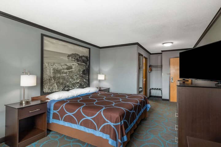 Room 8 of 27