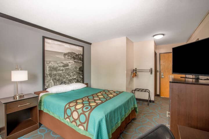 Room 13 of 27